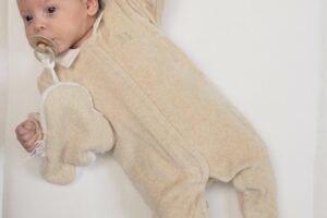 Kruippakje Velours Sand Maat 62 Poetree Kids