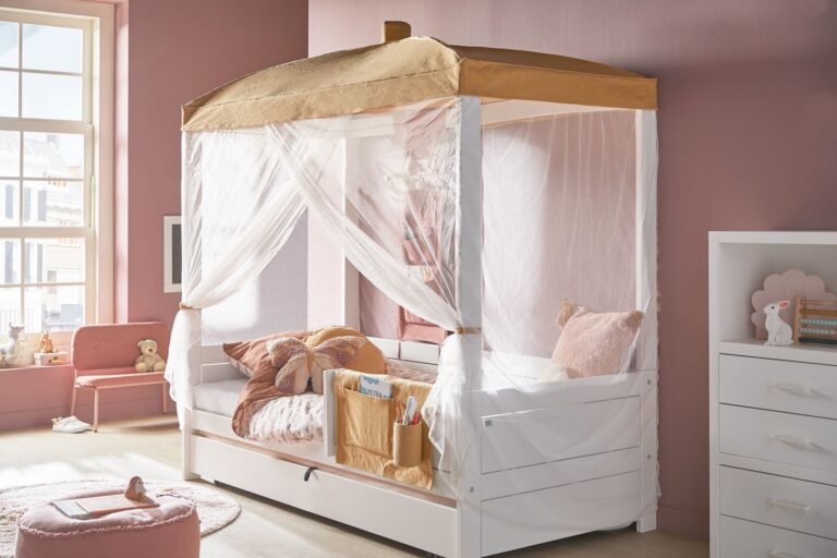 Kinderkamer hemelbed van Lifetime
