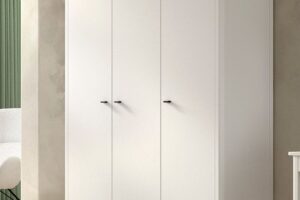 KLEERKAST 3-DEURS FORREST WIT VIPACK