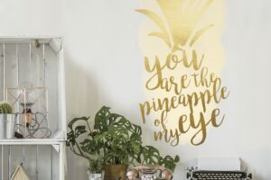 Muursticker Pineapple Gold Roommates