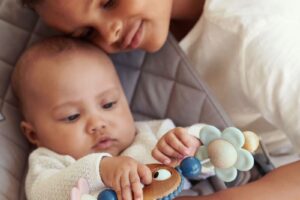 Relax Speelgoed Ondeugende Oogjes Pastel Babybjorn