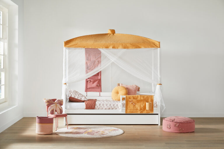 Kinderkamer hemelbed van Lifetime