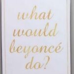 Tekstbord What Would Beyoncé Do?