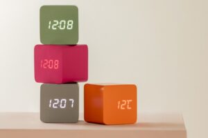 Wekker Spry Square Bright Orange Karlsson